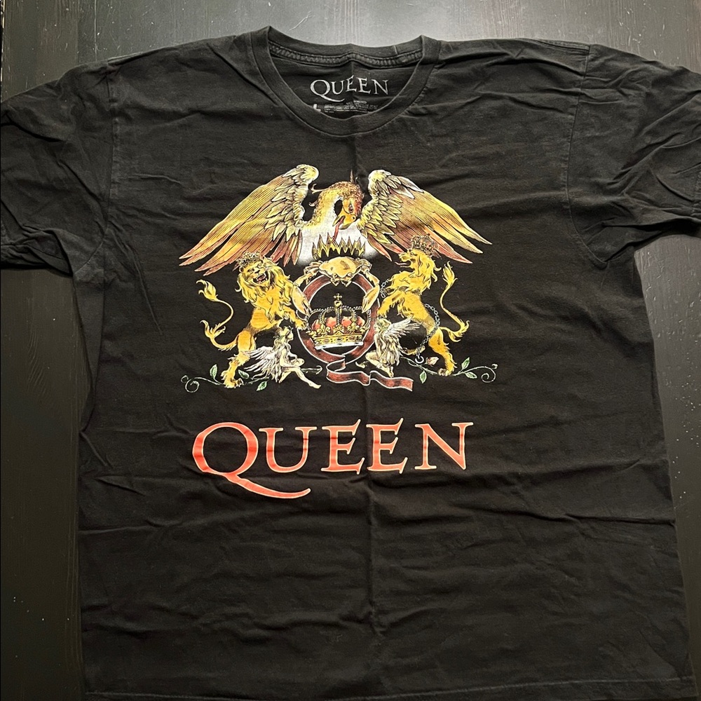 Queen Black Graphic Tee - Short Sleeve
